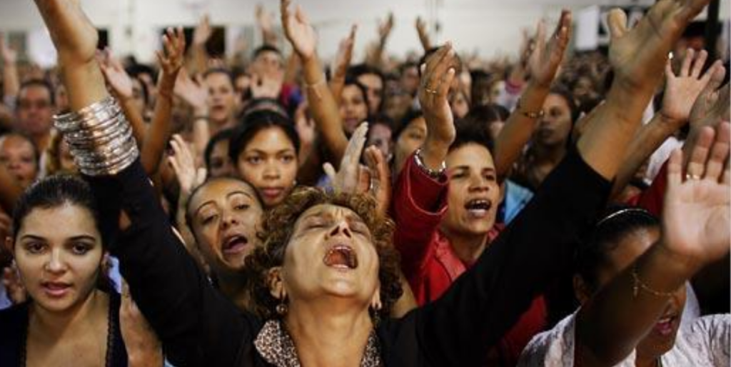 Evangélicos estão mais insatisfeitos com o Brasil que os católicos.