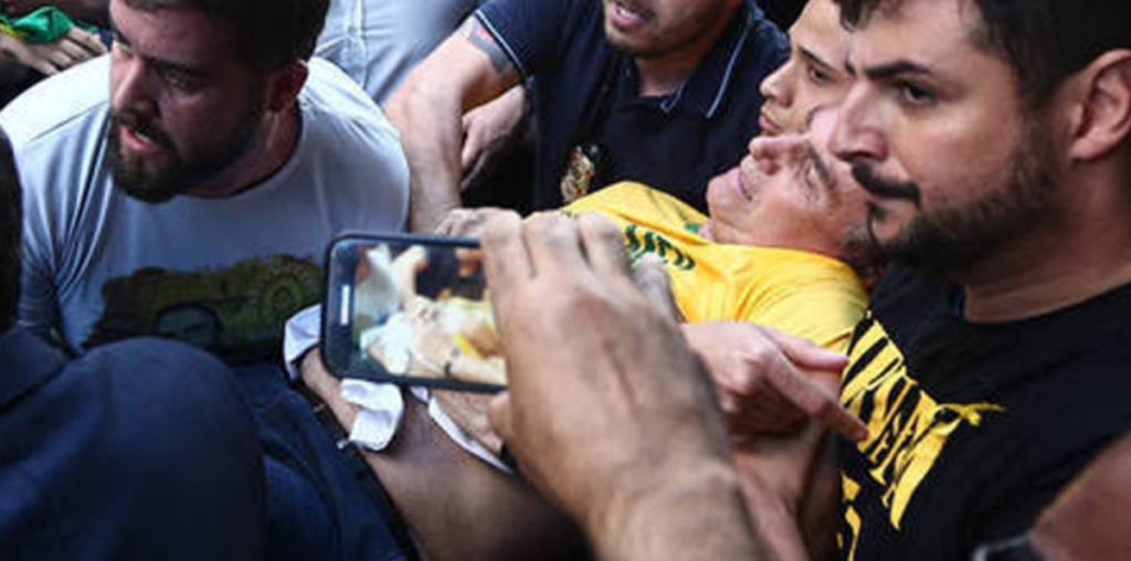 Jair Bolsonaro sofreu atentado em Juiz de Fora (MG) durante campanha presidencial.