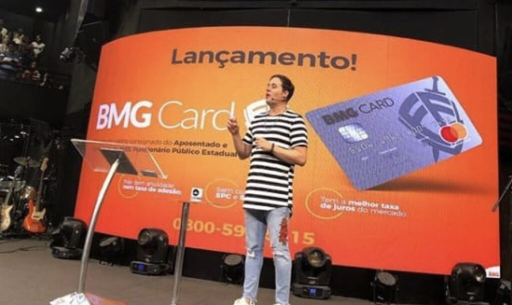 Cantor gospel André Valadão lança cartão de crédito "Fé".