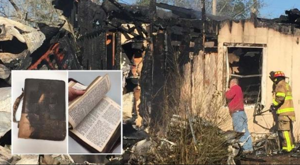 Incêndio devasta casa mas Bíblia segue intacta. Foto: Fox News.