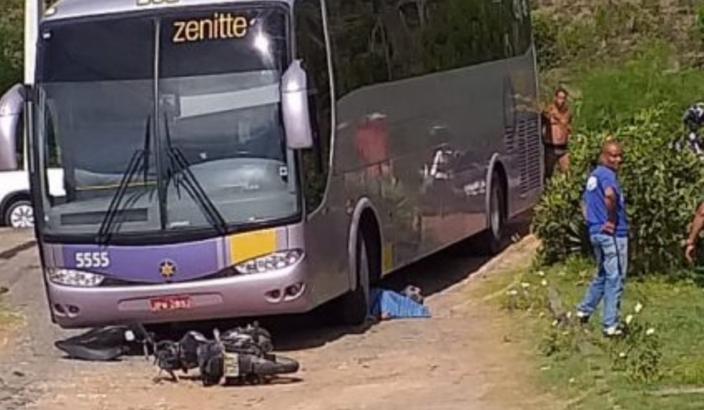 Ônibus atropela e mata pastor em Ilhéus (BA).
