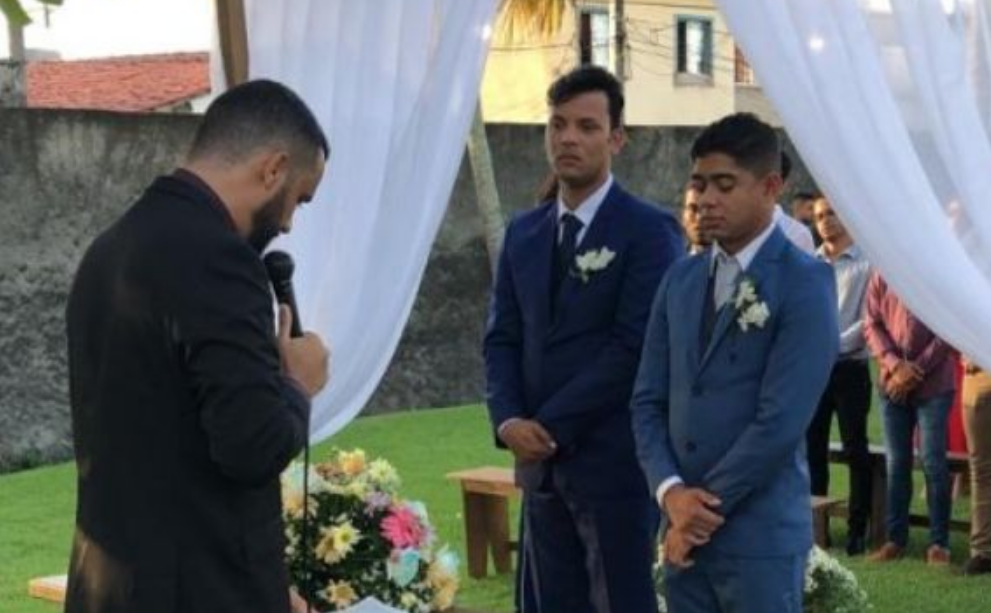 Pastor Reuel Silva celebra casamento gay na Bahia.