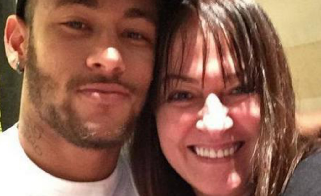 Mãe de Neymar pede que filho se volte novamente para Cristo.