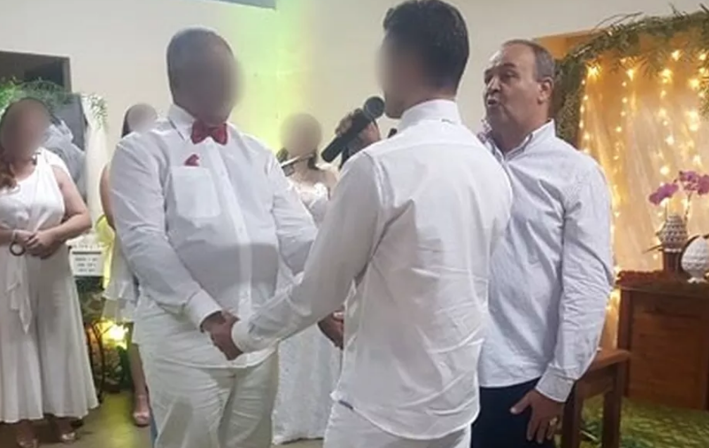 Padre Vicente Paula Gomes celebra casamento homoafetivo em Assis (SP).
