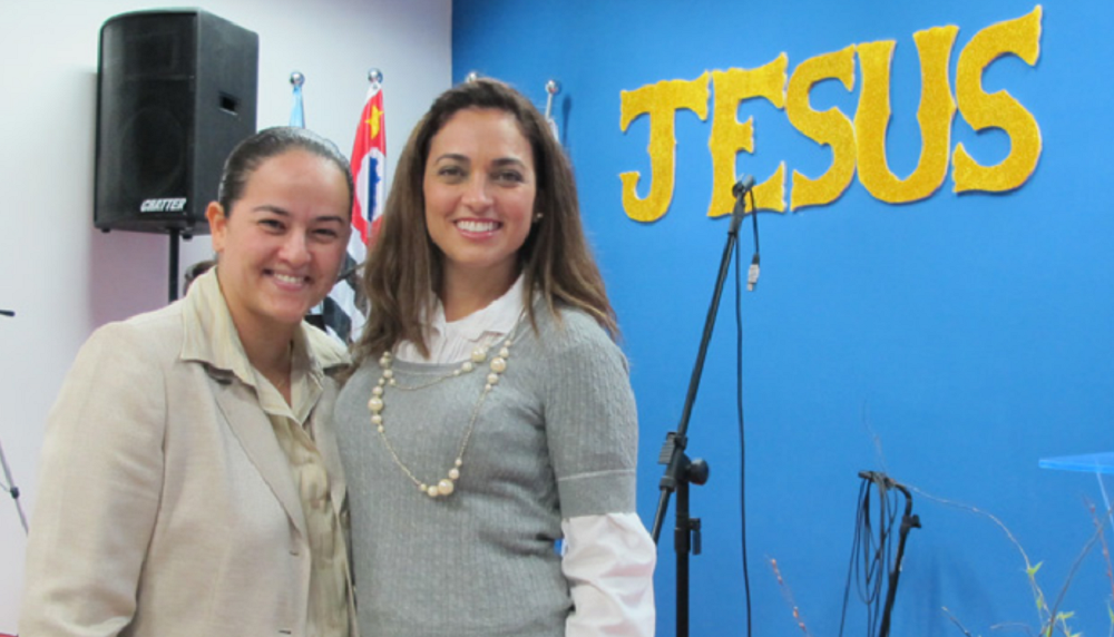 Pastora Lanna Holder e a cantora gospel Rosania.
